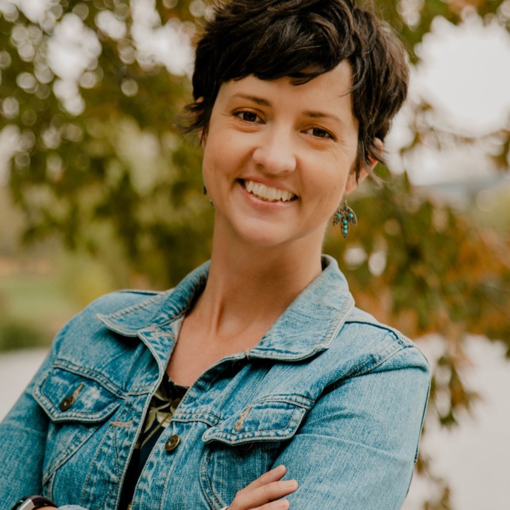 lyndsay henderson headshot