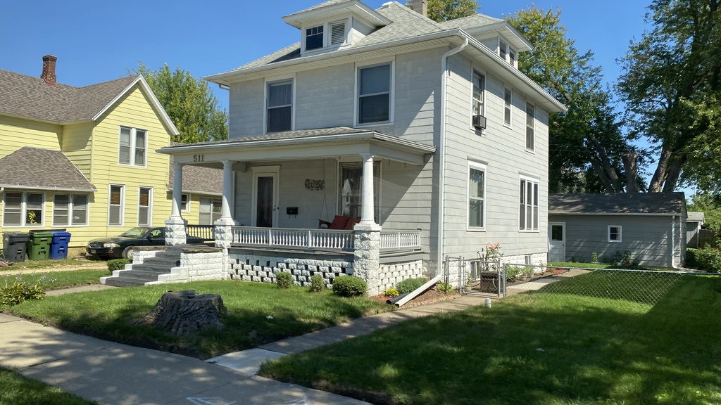 an older large White House