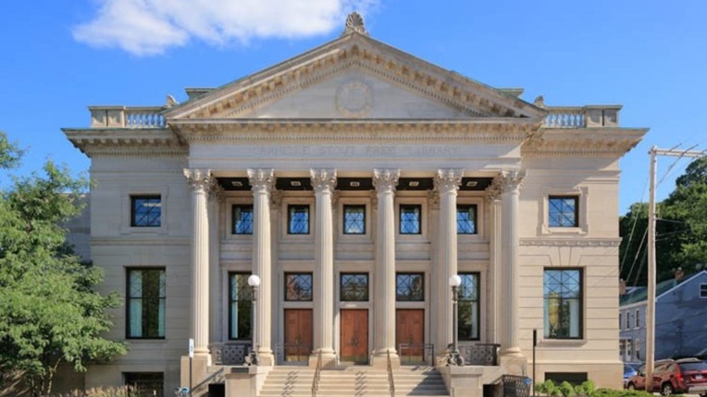 Carnegie Stout Public Library
